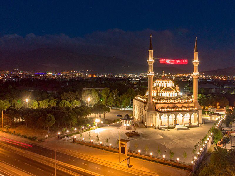 Bilal Saygılı Camii Ve Külliyesi